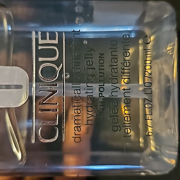 Dramatically Different Hydrating Jelly 200ml - Picture 4 of 5